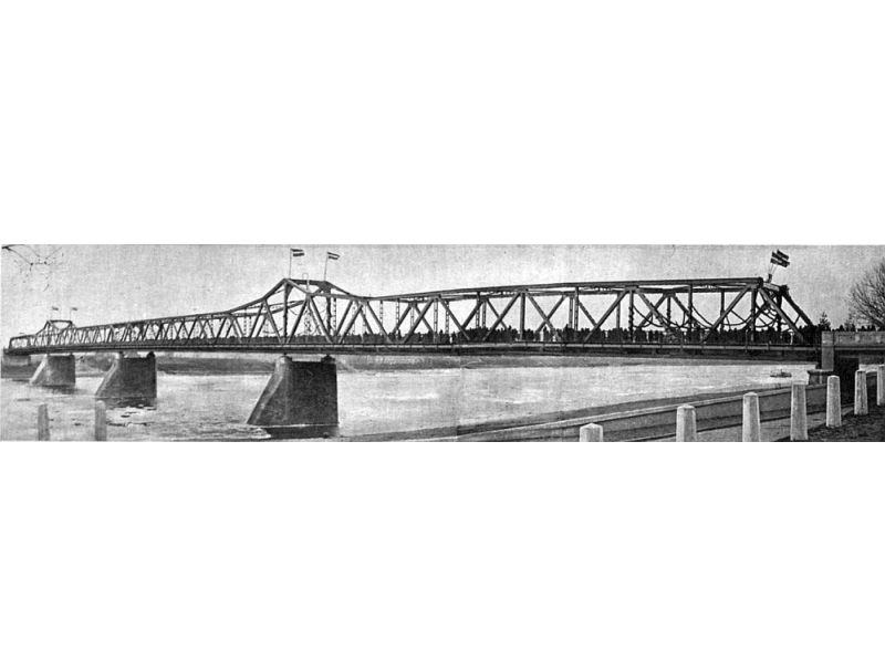 Vienības tilts pāri Daugavai.