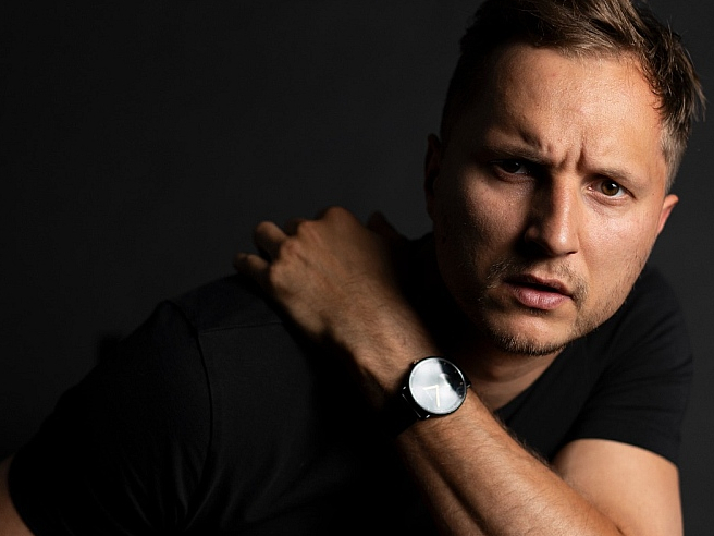 Niklāvs Kurpnieks: "Mana izrāde būs, kaut arī tas prasīja vairāk pūļu un laika. Esmu pats ieguvis tam finansējumu, nepieciešamās telpas, parādījis izrādi Jurim Žagaram, kurš atzina tās potenciālu."