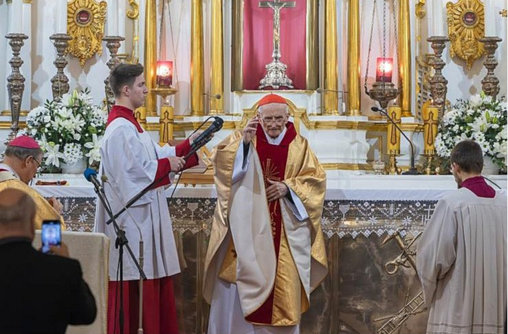 Kardināls Jānis Pujats savu 95 gadu jubileju ar pateicības Svēto Misi svinēja Rīgas Sāpju Dievmātes baznīcā 14. novembrī, kur bija pulcējušies daudz dievlūdzēju un sveicēju.