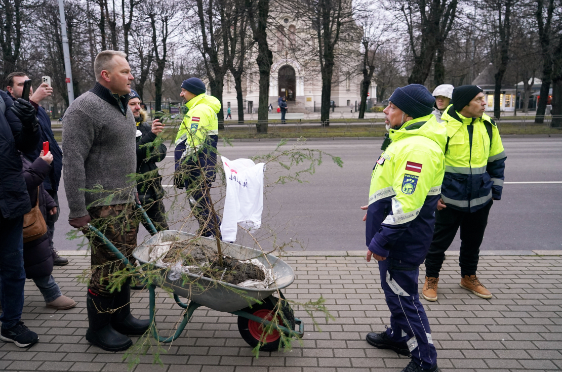Protests pret autoceļu lietošanas nodevu komercauto līdz 3,5.