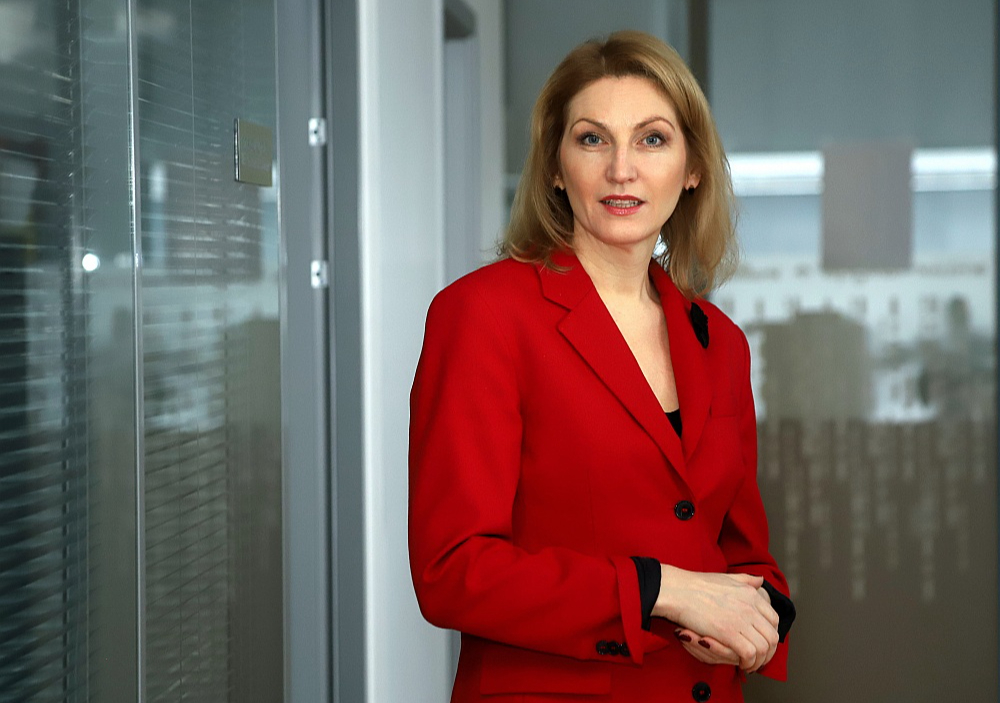 Ilze Stobova: "Cilvēki pamet darbu izglītības jomā ne tāpēc, ka nepatiktu strādāt skolā, bet tāpēc, ka nespēj ieguldīt savu laiku, lai apkalpotu sistēmu ar nemitīgām atskaitēm, papīriem un pārbaudēm."
