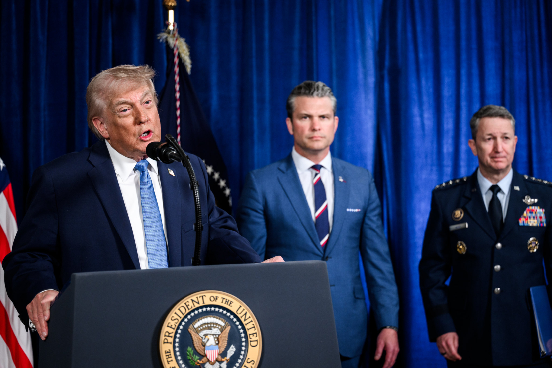 Donalds Tramps un Pīts Hegsets.