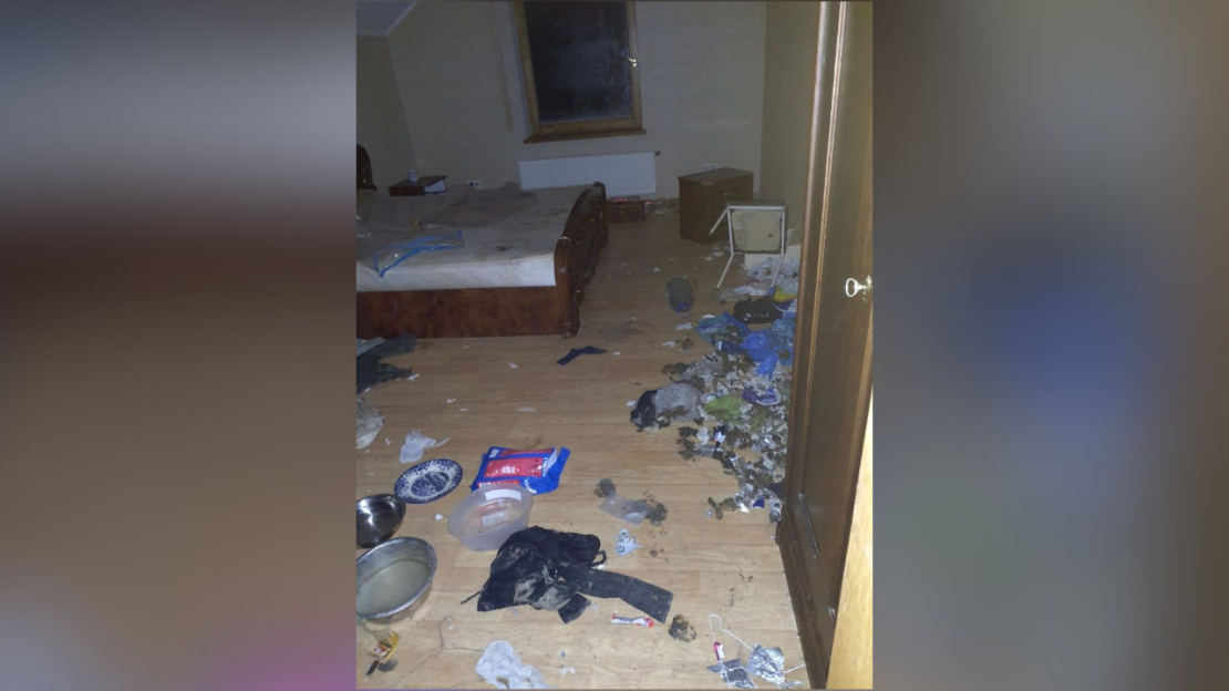 Pārtikas un veterinārais dienests no kādas saimniecības izņēmis 15 suņus un trīs kaķus.