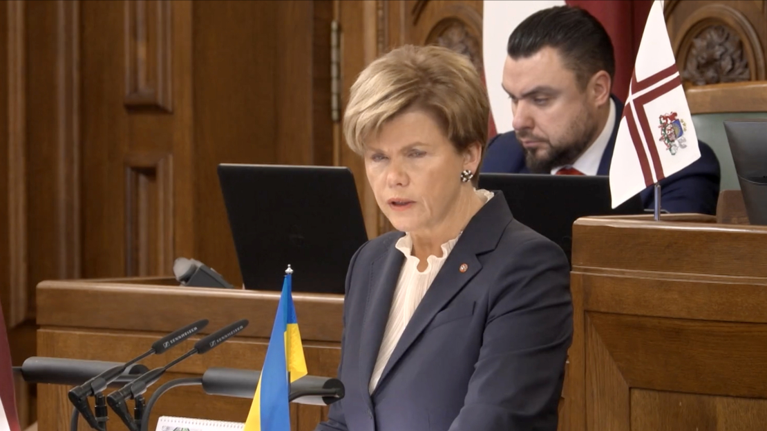 Ārlietu ministre Baiba Braže (JV).