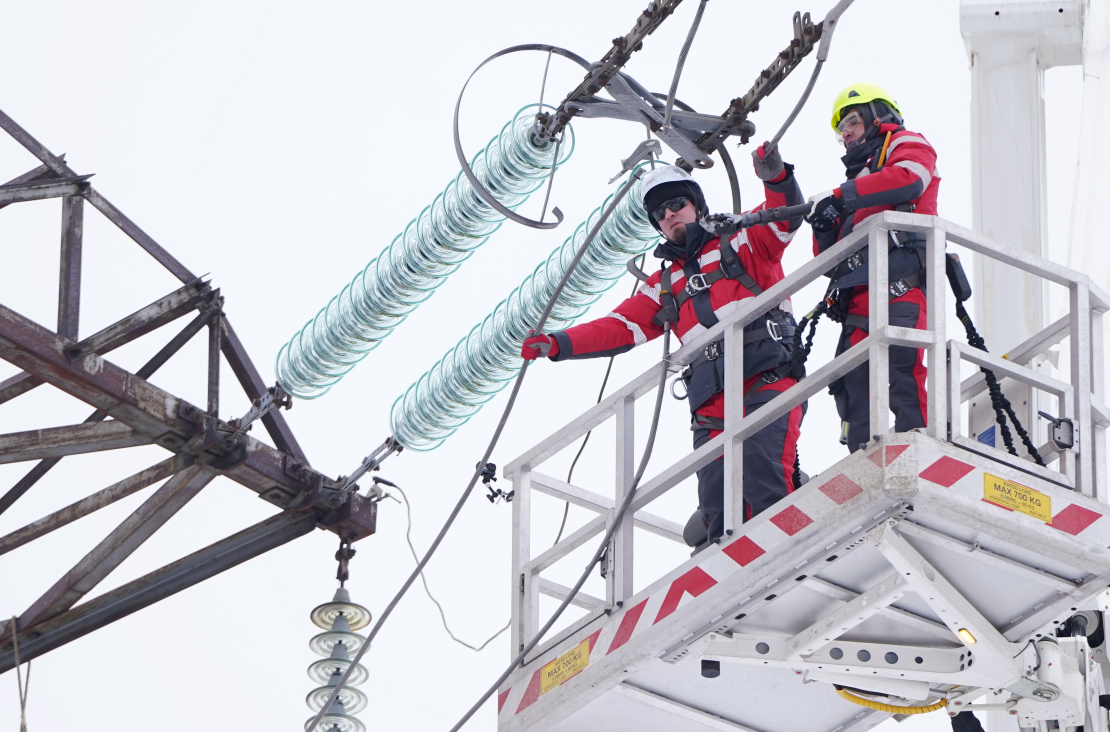 Augstsprieguma līnijā Viļakā tiek veikta atslēgšanās no Krievijas apvienotās energosistēmas (BRELL), lai kopīgi ar Lietuvu un Igauniju pievienotos Eiropas energotīklam.
