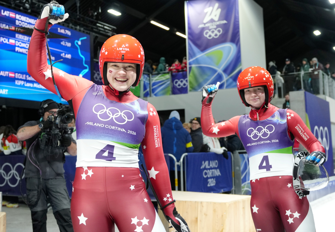 Latvijas kamaniņu divnieks Marta Robežniece un Kitija Bogdanova sacensībās kamaniņās bobsleja, kamaniņu un skeletona trasē Kortīnā 2026. gada Milānas un Kortīnas ziemas olimpiskajās spēlēs Itālijā.