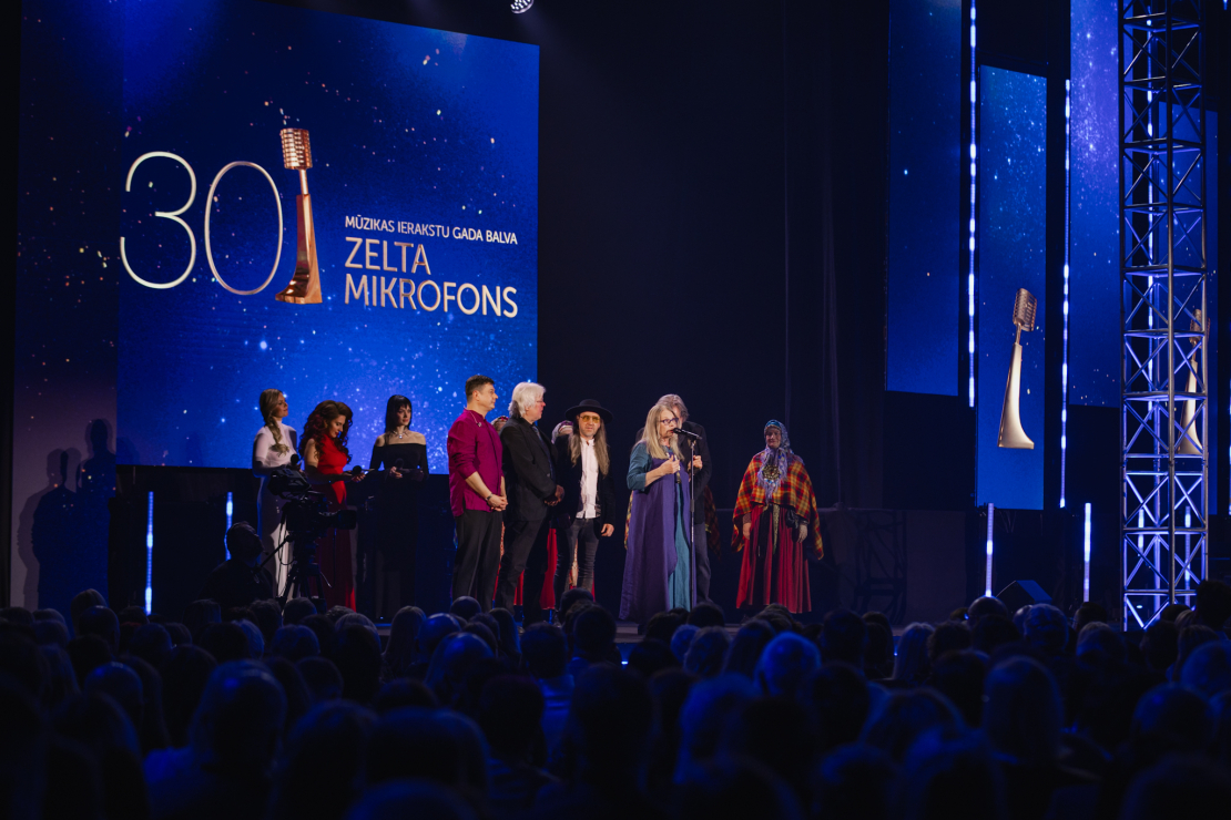 “Zelta mikrofona” ceremonijā noskaidroti laureāti 20 kategorijās. 