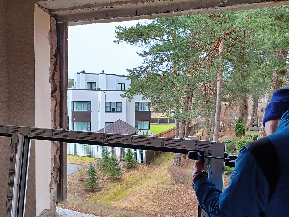 Pakešu logus ierīko, lai uzlabotu mājokļa energoefektivitāti.