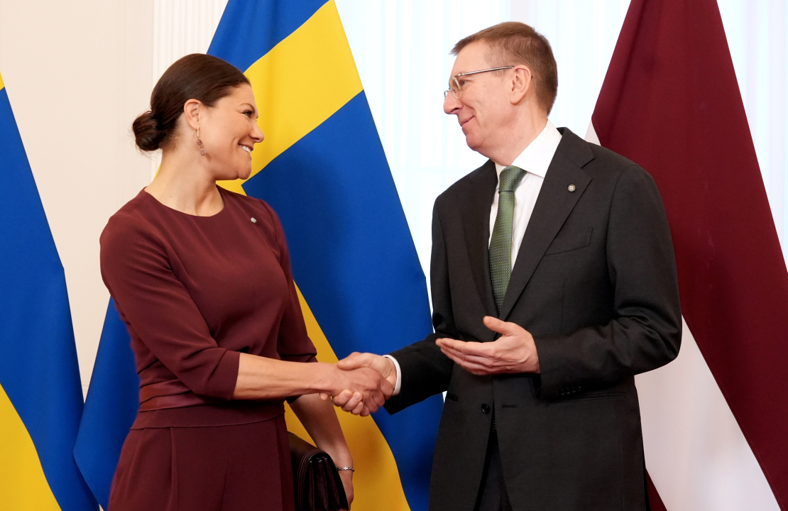 Valsts prezidents Edgars Rinkēvičs un Zviedrijas kroņprincese Viktorija tikšanās laikā Rīgas pilī.