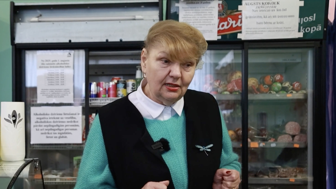 Veikala saimniece Dzintra Sprudzāne.