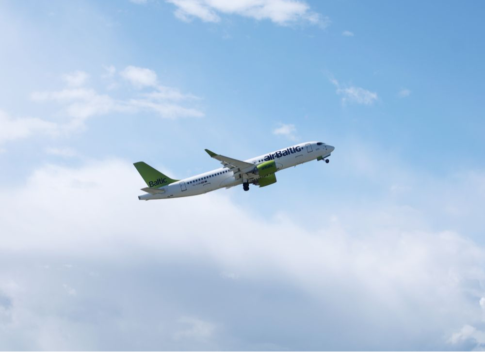 Lidsabiedrības "Air Baltic" lidmašīna.