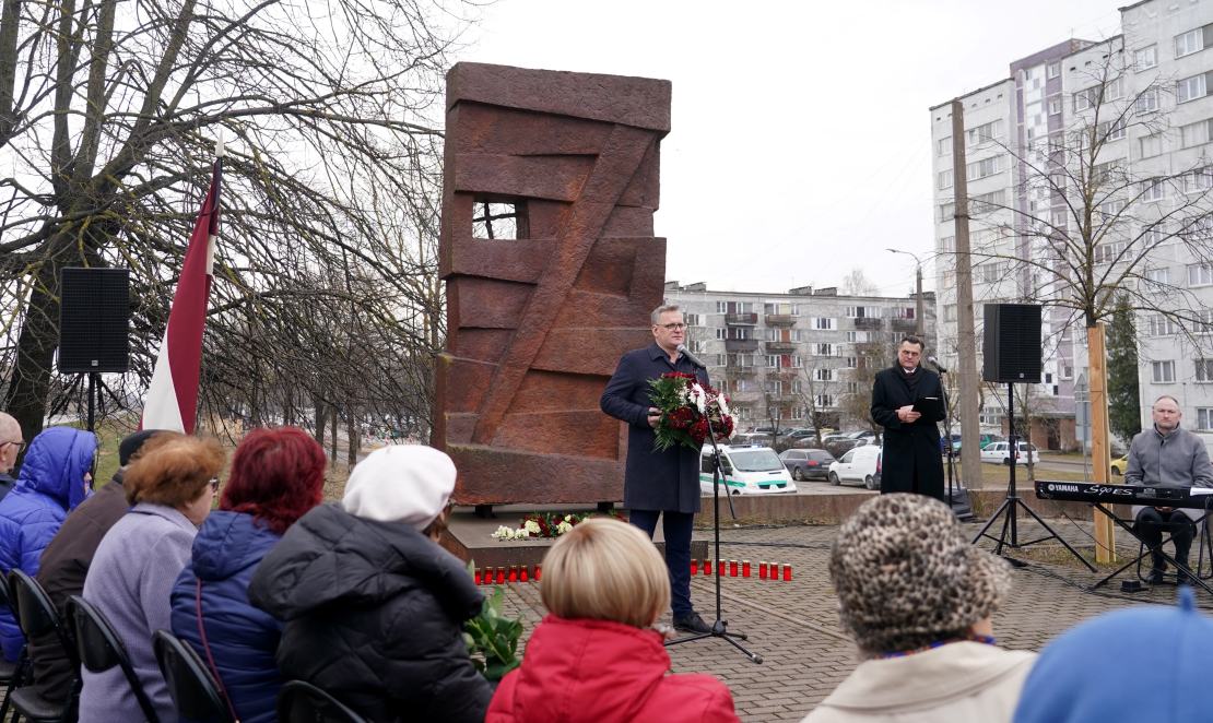 Komunistiskā genocīda upuru piemiņas dienai veltīts pasākums pie dzelzceļa stacijas "Šķirotava".