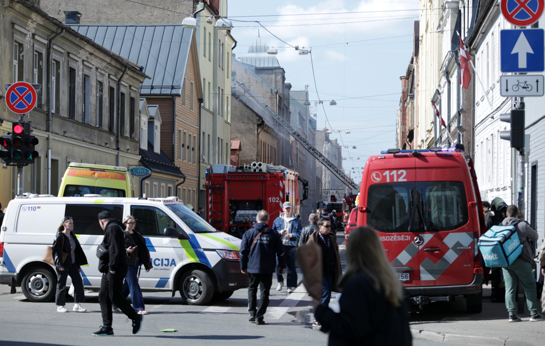 Ugunsgrēks dzīvojamā mājā Bruņinieku ielā 70, Rīgā.