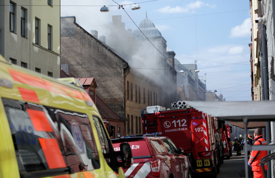 Ugunsgrēks dzīvojamā mājā Bruņinieku ielā 70, Rīgā.