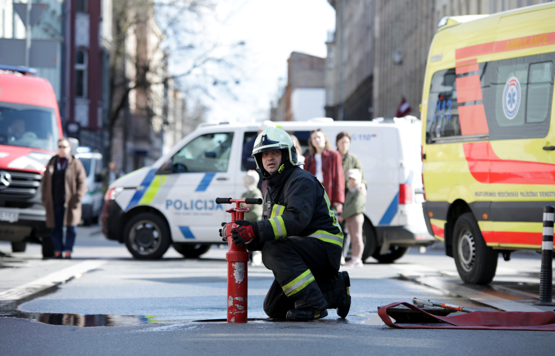 Ugunsgrēks dzīvojamā mājā Bruņinieku ielā 70, Rīgā.