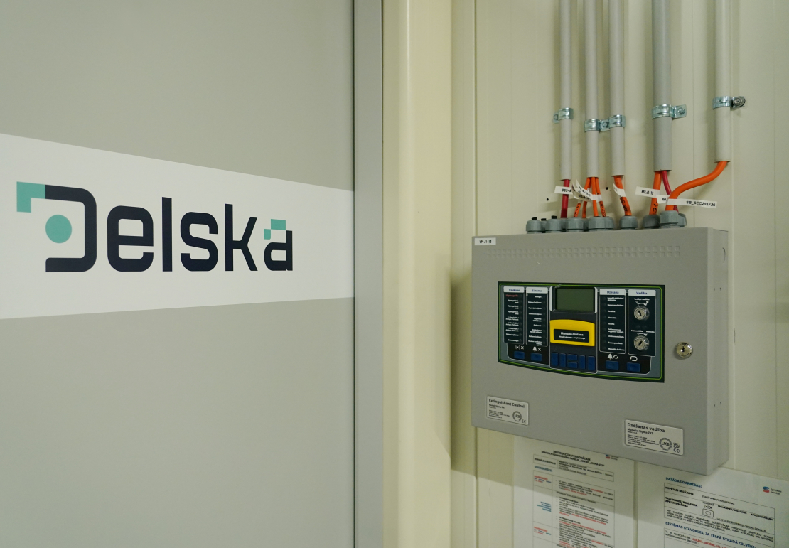 Jaunatklātās "Delska" 10 MW datu centra telpas Čuibes ielā.