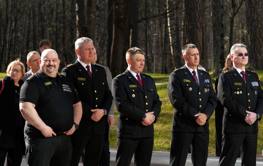 Rīgas pašvaldības policijas (RPP) priekšnieka vietnieks Andrejs Aronovs (no kreisās) un RPP priekšnieka vietnieks Edgars Rudzītis piedalās Rīgas pašvaldības policijas Vienotās vadības un videonovērošanas centra atklāšanas pasākumā.