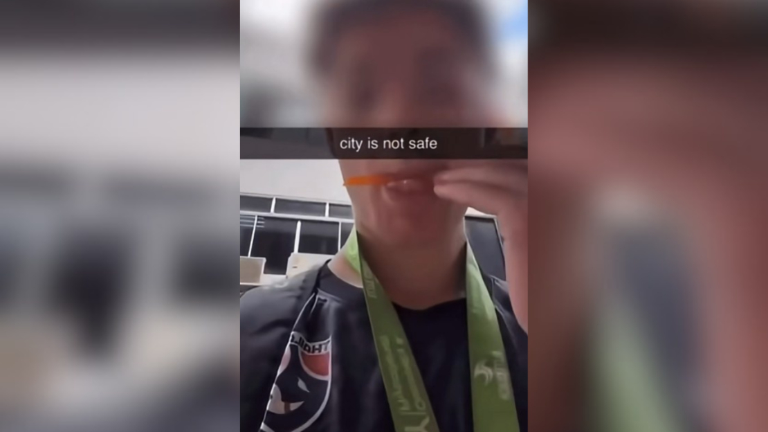 Didjē Gaspāra Ouena Maksimiljēna uzņemtais video, kur viņš nolaiza dzēriena salmiņu.