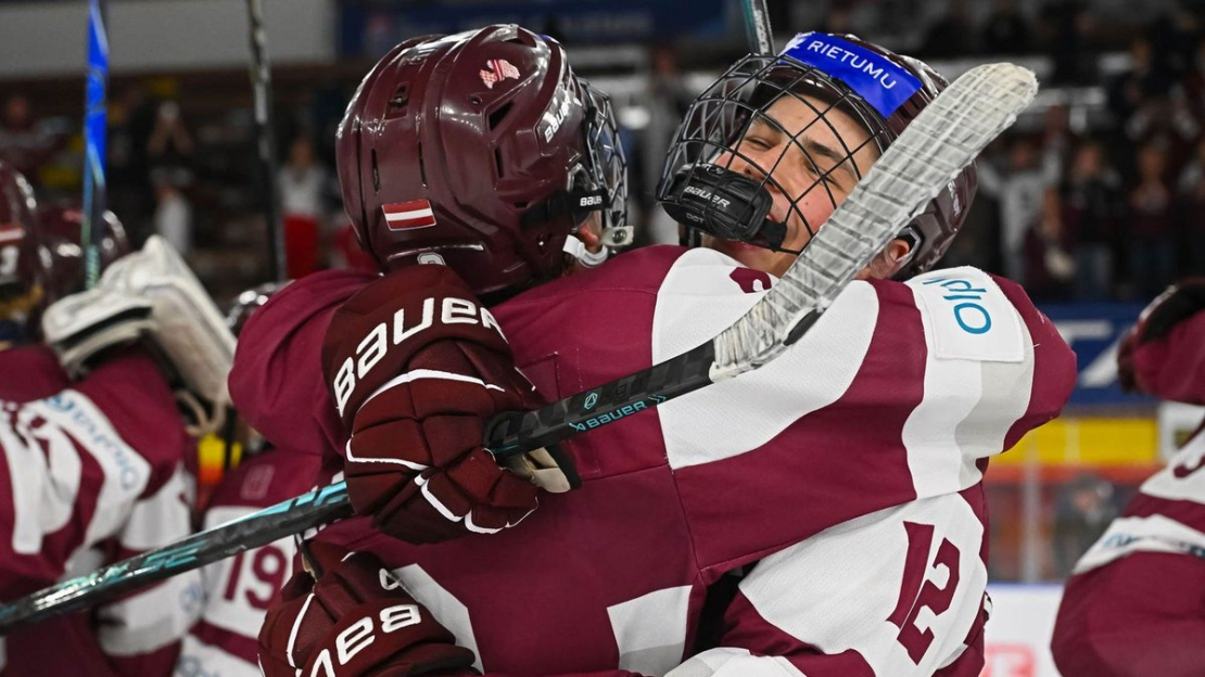 Latvijas U-18 hokejisti.