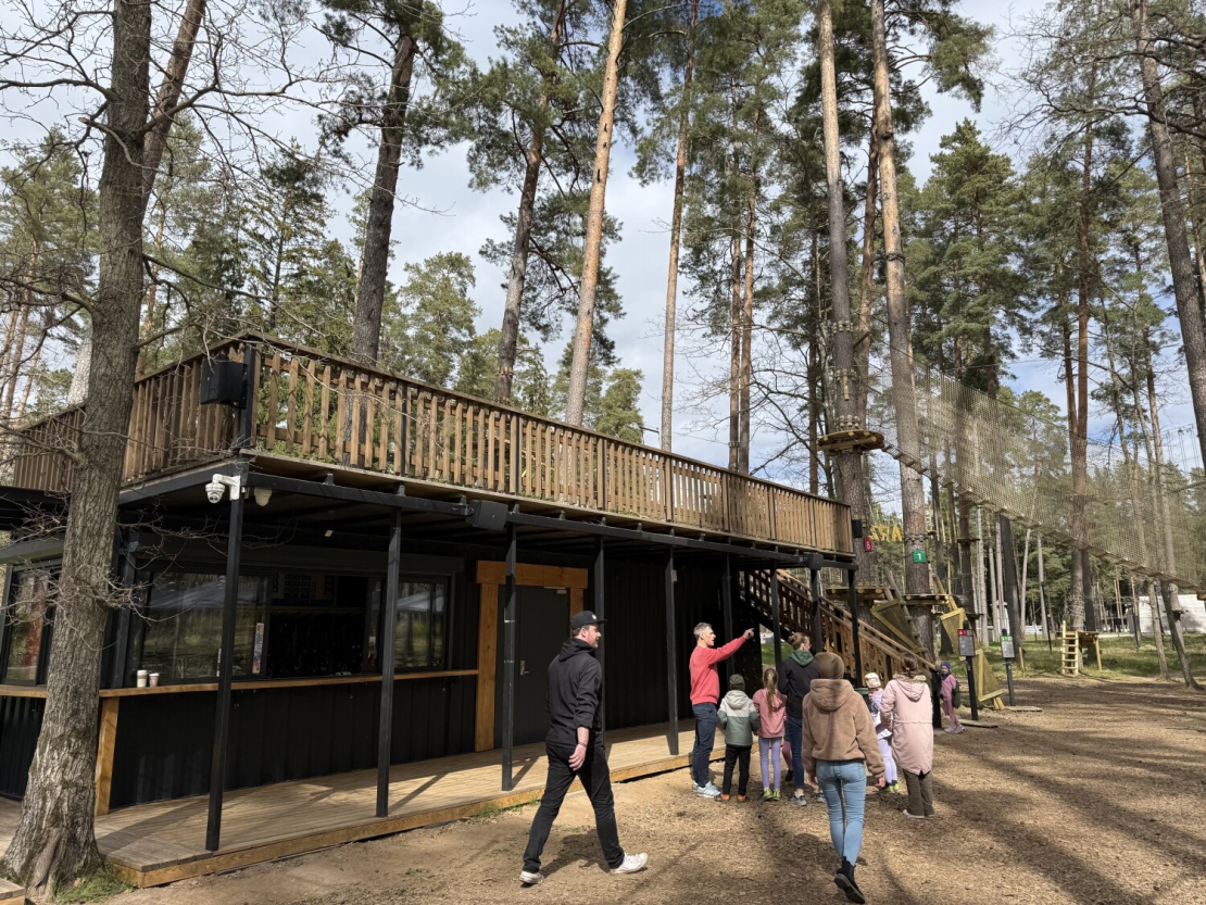 Atjaunotās atpūtas vietas "Tērvetes tīklu parks" un šķēršļu parks "Tarzāns".