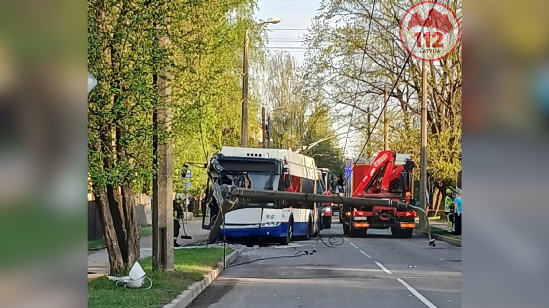 Trolejbusa avārija Ķengaragā.
