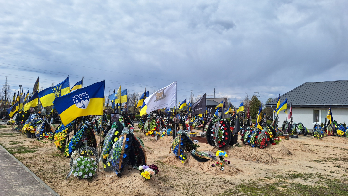 Kritušo Ukrainas karavīru kapi Bučā.