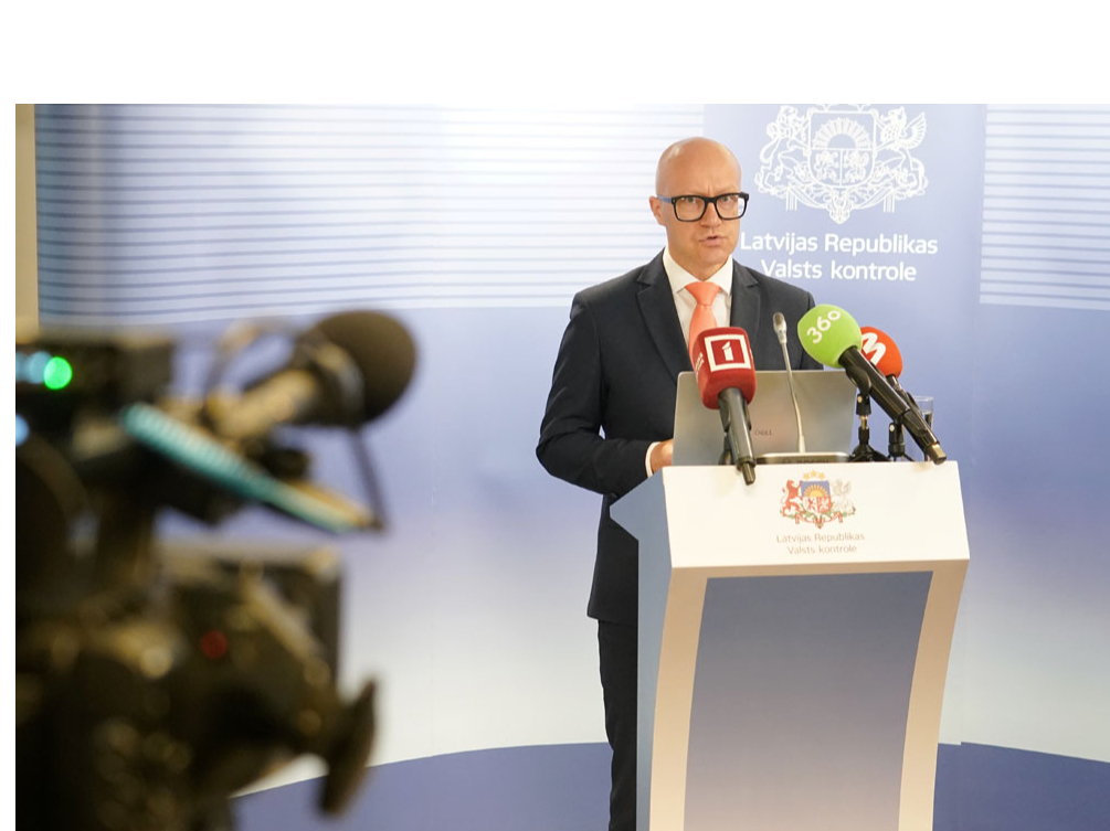 Valsts kontrolieris Edgars Korčagins preses konferencē.