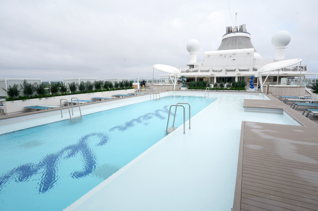 Vācijas kruīzu kompānijas "TUI Cruises" kuģa "Mein Schiff Relax" telpas.