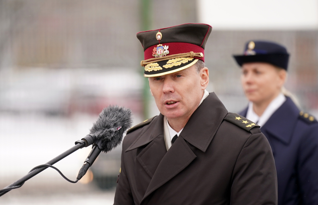 Nacionālo bruņoto spēku komandieris ģenerālmajors Kaspars Pudāns.