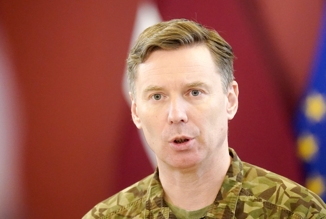 Nacionālo bruņoto spēku komandieris ģenerālmajors Kaspars Pudāns.