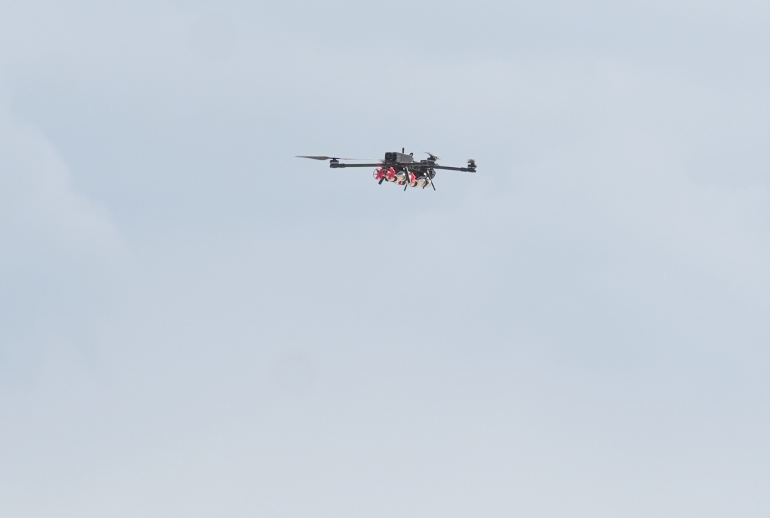 Militārajā poligonā "Sēlija" tiek prezentētas modernākās dronu un pretdronu tehnoloģijas.