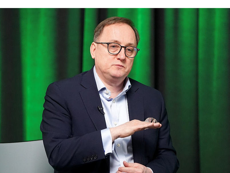 Pēc ātro kredītu nozares uzraudzības nodošanas Latvijas Bankai tiek solīts ieviest uzņēmējiem draudzīgāku uzraudzības maksu aprēķināšanas modeli. "Tādēļ uzskatu, ka nebanku kreditēšanas pakalpojumi Latvijā pēc reformas varēs kļūt lētāki," vērtē Latvijas Bankas prezidents Mārtiņš Kazāks.