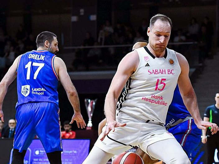 Klāvs Čavars šosezon Azerbaidžānas čempionātā vidēji mačā guva sešus punktus un sešas atlēkušās bumbas, bet Čempionu līgā viņam par punktu un vienu bumbu vairāk.