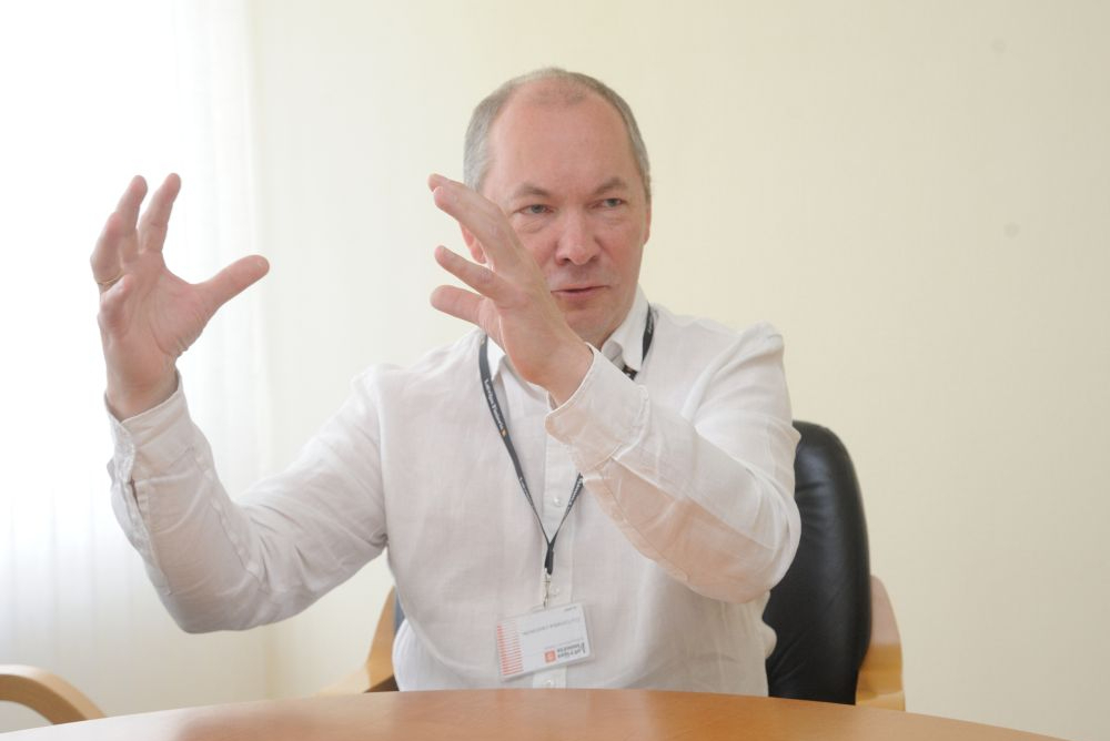 Uldis Biķis: "Šobrīd no saimnieciskās izmantošanas dabas aizsardzības vārdā grib izņemt apmēram pusi no visiem mežiem, kaut gan tie audzēti tieši kā saimnieciskie meži, tādi, kas paredzēti ciršanai. Ar kādiem resursiem strādās kokrūpniecība? Ja tā notiks, tad ilgtermiņa periodā runa ir par desmitiem miljardu eiro lielu tautsaimniecības apjoma samazinājumu līdz 2050. gadam."