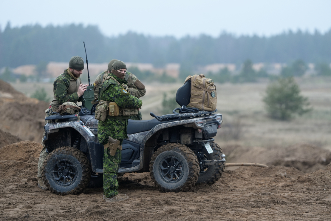NATO Daudznacionālās brigādes Latvijā mācību "Resolute Warrior" tanku un smagās artilērijas manevru un kaujas šaušanas vingrinājums Ādažu poligonā.