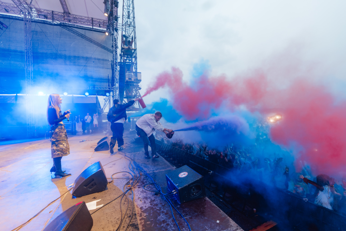 Rīgā aizvadīts "Holi" festivāls.