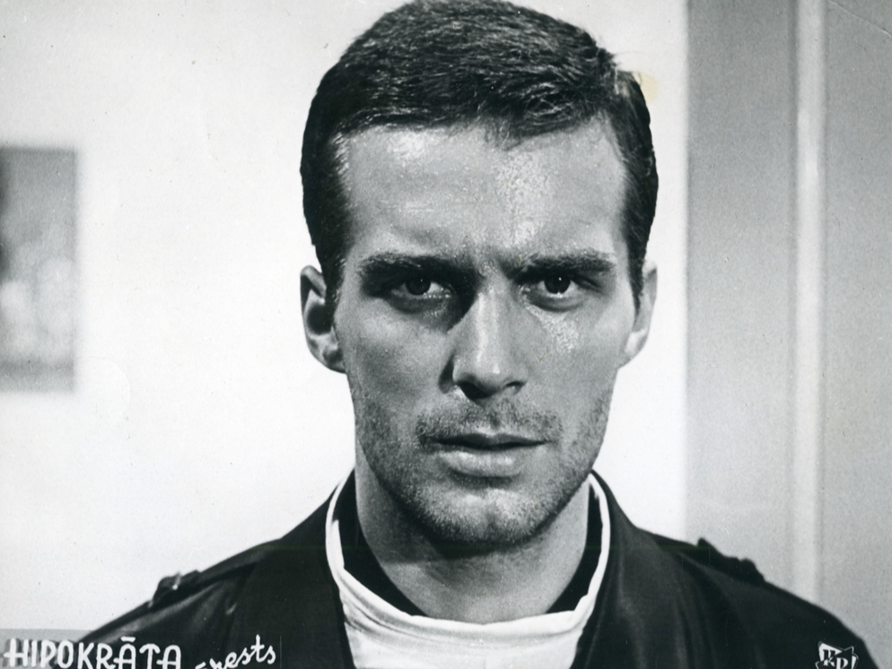 Attēlā - Imants Veide filmā “Hipokrāta zvērests” (1965).