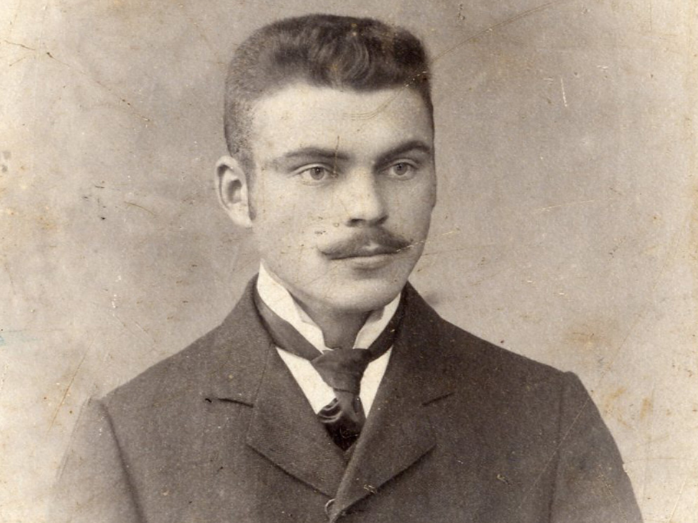 Vilis Lauskis (1887–1968)
ir spilgts talants Latvijas dārzkopībā. Attēlā - Vilis Lauskis aptuveni 20 gadu vecumā.