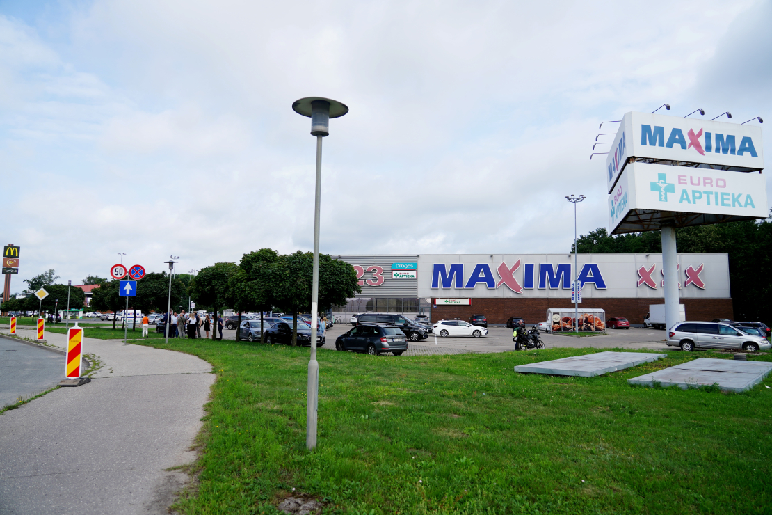 Lielveikals "Maxima XXX" Kārļa Ulmaņa gatvē.