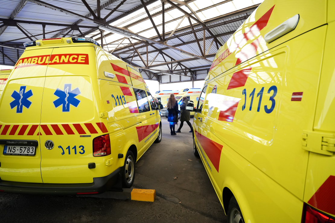Neatliekamās medicīniskās palīdzības dienesta (NMPD) automašīnas.