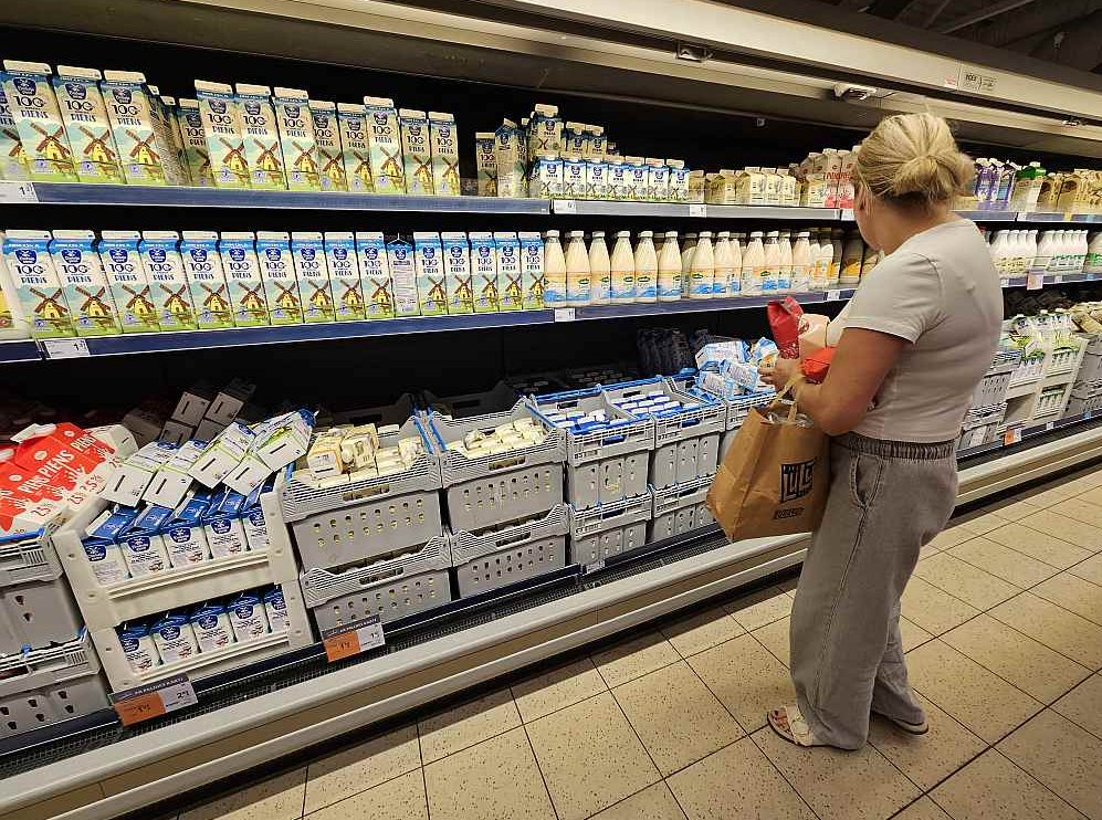 Lielie tirdzniecības tīkli ideju par cenu samazināšanu atsevišķiem produktiem, kam noteikts zemāks PVN, uztvēruši atsaucīgi, mazie veikaliņi – kā nu kurš… Viens no produktiem, kas kopš jūlija sākuma daudzviet maksā mazāk, ir olas.