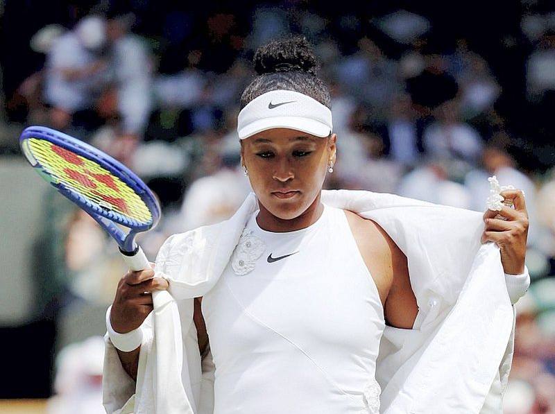 Šogad Vimbldonas tenisa turnīra vērotājus pārsteigusi japāniete Naomi Osaka, kura uz spēli ierodas tērpusies kimono, perfekti ievērojot arī turnīra stingros ģērbšanās noteikumus.