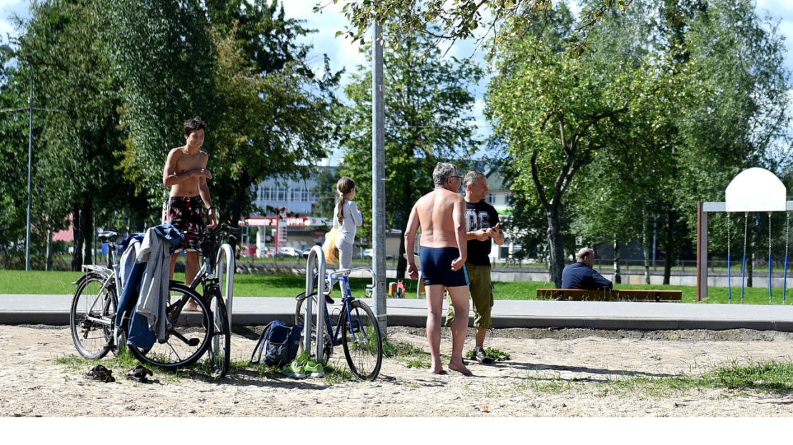 Vīrieši vasarā. Ilustratīvs attēls.