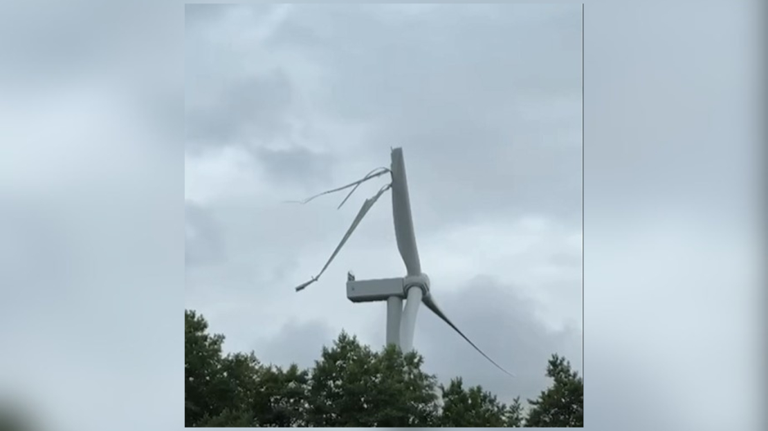 Sabojātā vēja turbīna.