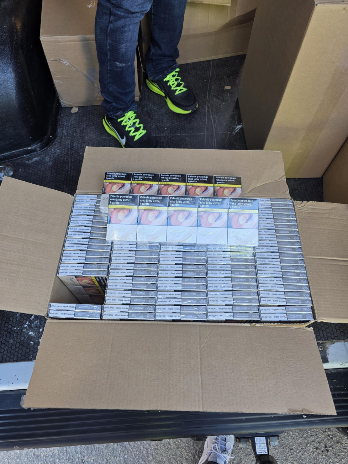 Valsts policijas Mārupes novadā atsavinātās nelegālās cigaretes.