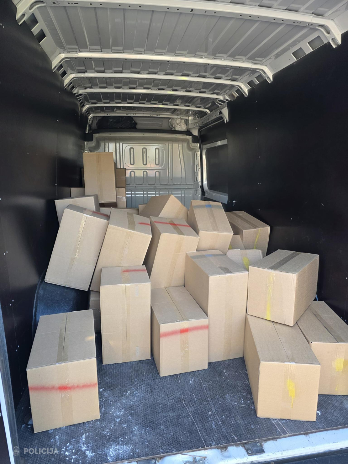Valsts policijas Mārupes novadā atsavinātās nelegālās cigaretes.