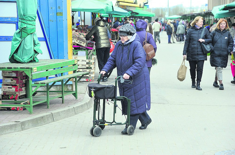 Lai jauno Eiropas valstu, tādu kā Latvija, Lietuva un Igaunija, pensionāriem nodrošinātu adekvātu pensiju līmeni, fondēto uzkrājumu apjomam, proti, 2. un 3. pensiju līmenim, būtu jābūt 10–12% līmenī no katra nākotnes pensionāra algas. Šāds uzkrājumu līmenis spētu kompensēt šo valstu demogrāfisko lejupslīdi un darba spējīgo iedzīvotāju skaita samazinājumu. Latvijā šobrīd 2. pensiju līmenim novirza 5% no obligātajām sociālajām iemaksām, kas ir nepietiekami šāda līmeņa sasniegšanai.