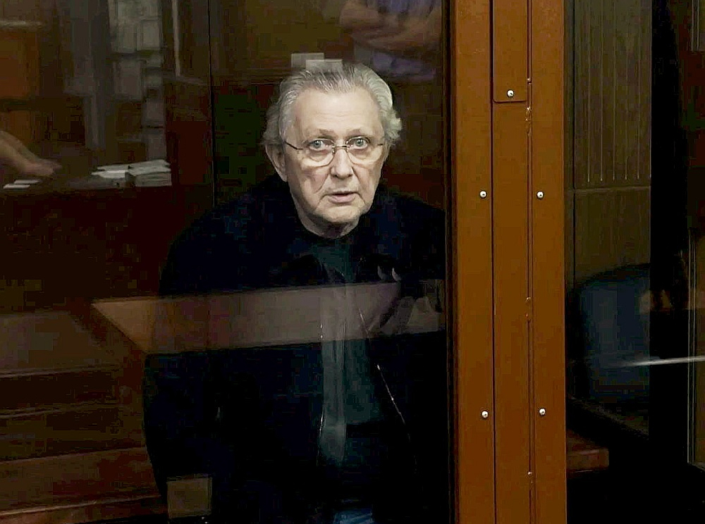 Krievu uzņēmējs Iļja Trābers tiesas sēdē pēc viņa aizturēšanas Maskavā.