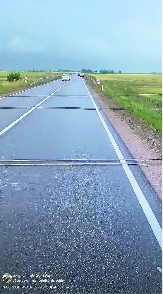 Kā taisnojas uzņēmumā "Augstsprieguma tīkls", augstsprieguma vadi uz ceļa braucamās daļas esot bijis iepriekš nepieredzēts negadījums, kas noticis, stiprā vēja dēļ apgāžoties vairākiem līnijas balstiem to nomaiņas laikā. Elektrība šajā posmā jau darbu veikšanas laikā bijusi atslēgta. Gan uzņēmumā, gan Klimata un enerģētikas ministrijā sola, ka šādas likstas turpmāk neatkārtošoties.