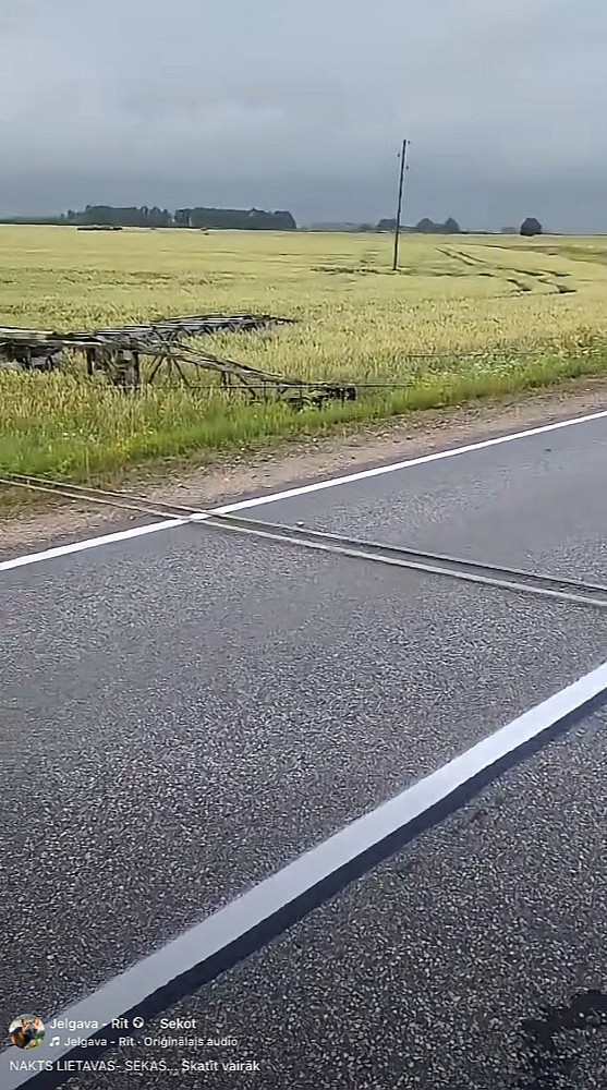 Kā taisnojas uzņēmumā "Augstsprieguma tīkls", augstsprieguma vadi uz ceļa braucamās daļas esot bijis iepriekš nepieredzēts negadījums, kas noticis, stiprā vēja dēļ apgāžoties vairākiem līnijas balstiem to nomaiņas laikā. Elektrība šajā posmā jau darbu veikšanas laikā bijusi atslēgta. Gan uzņēmumā, gan Klimata un enerģētikas ministrijā sola, ka šādas likstas turpmāk neatkārtošoties.